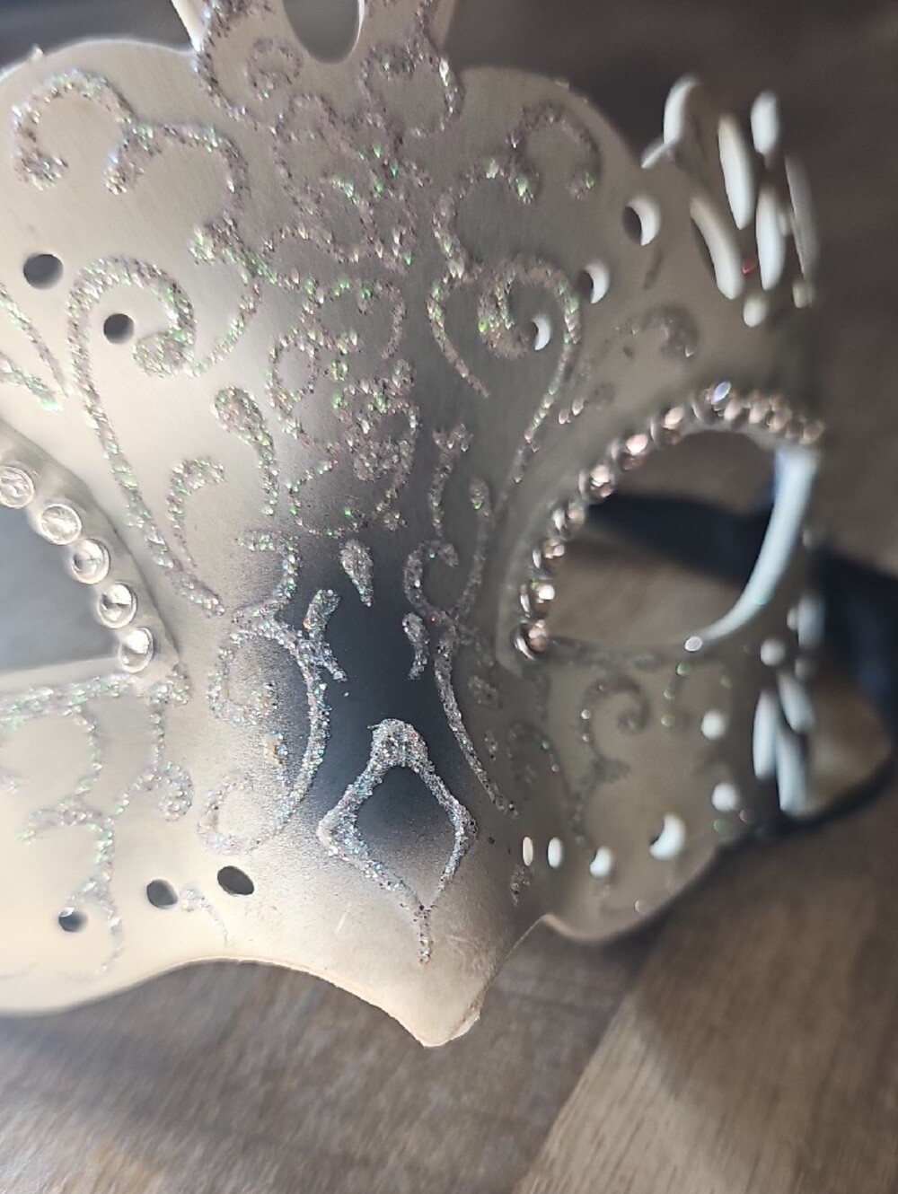 ✨ Beautiful Matching Masquerade Mask Set ✨ - Picture 6 of 10